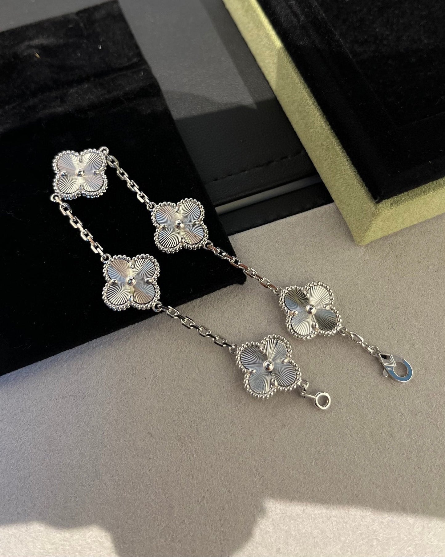 [CharmAmor] CLOVER 5 MOTIF LASER BRACELET COLLECTION
